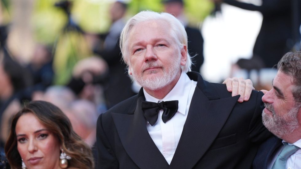 Assange_1020
